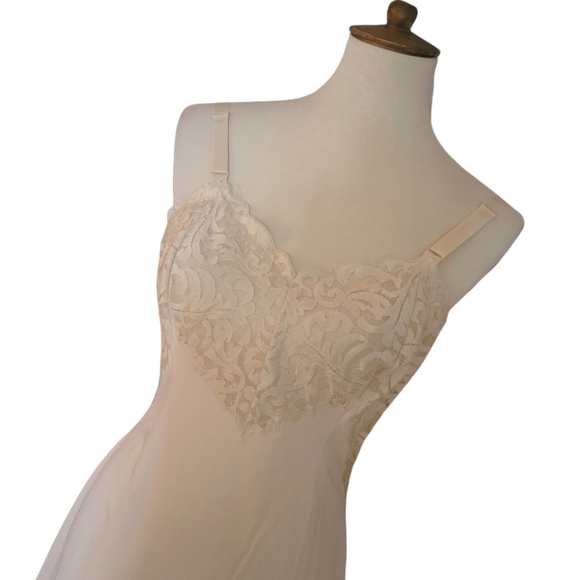 Vintage - 70's I Magnin Cream Nylon Heart Shape Lace‎ Chemise Slip - Picture 2 of 6